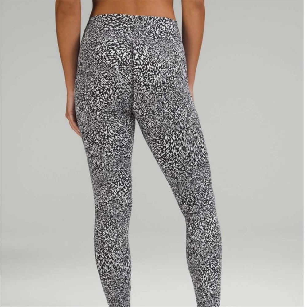 1189. EUC - Lululemon InStill High-Rise Pant 25" Warped Grain Alpine White Black - Picture 3 of 7